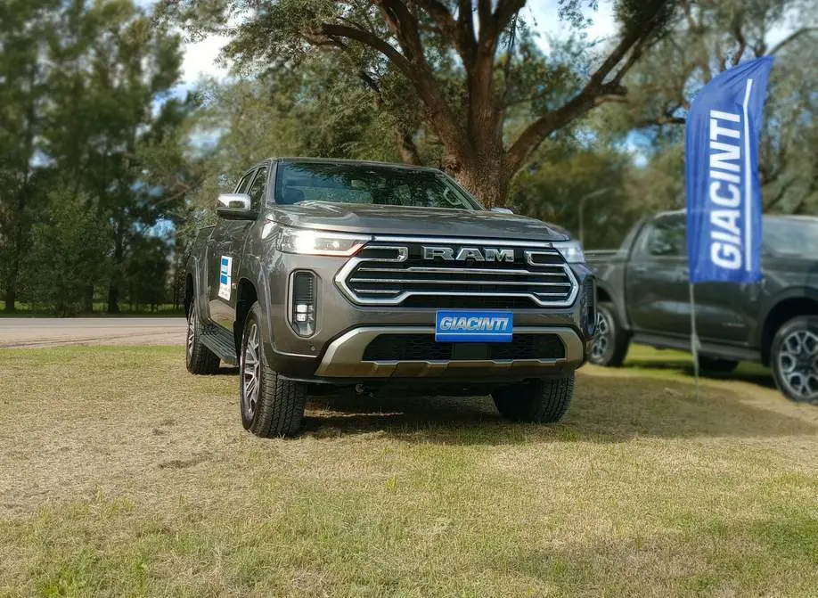 
								RAM Dakota Laramie completo									