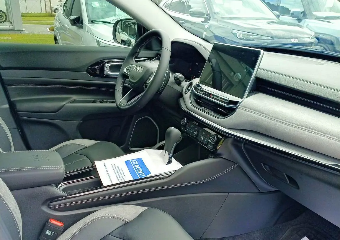 
								Jeep Commander completo									