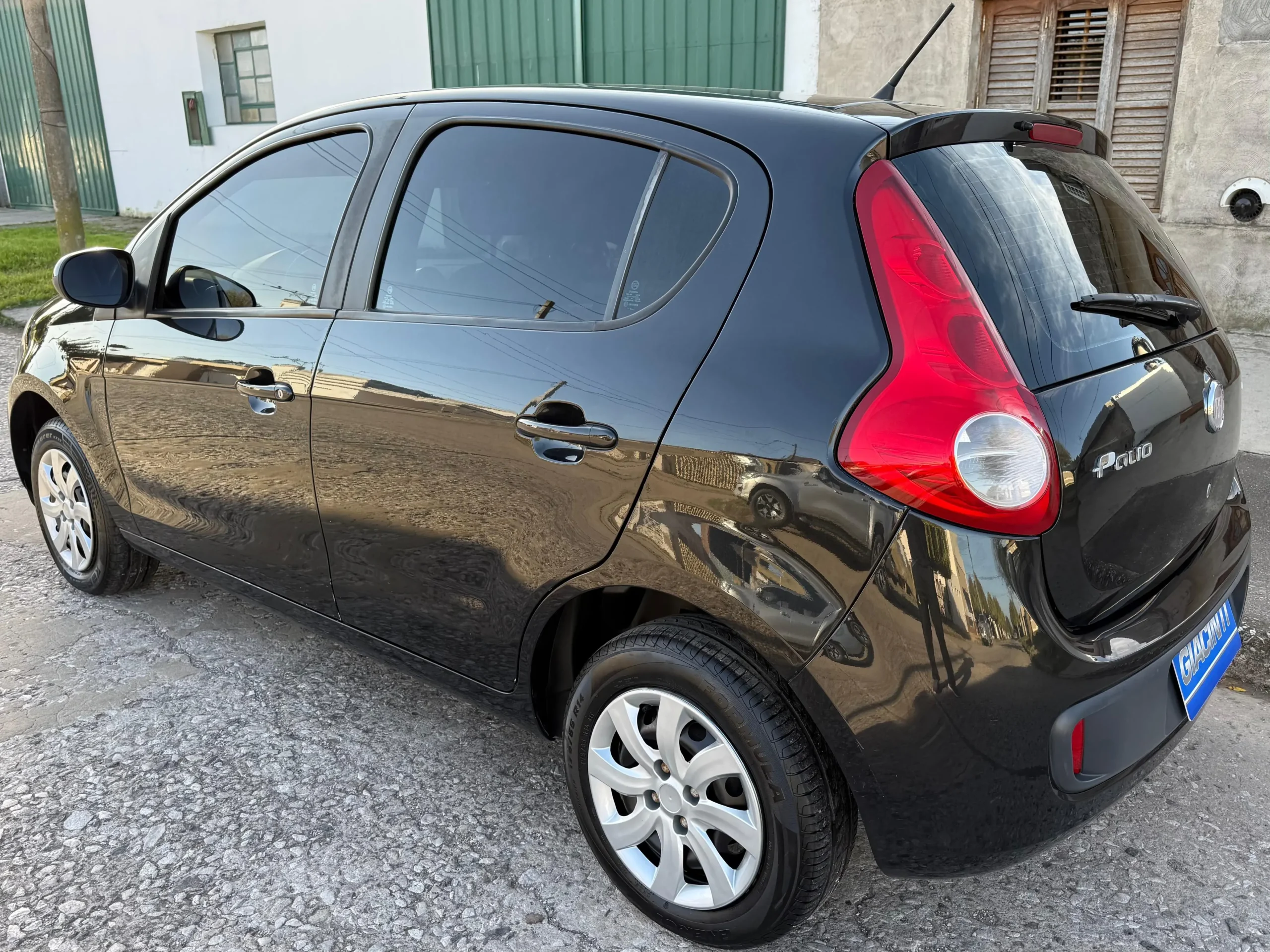 
								FIAT PALIO ATTRACTIVE 1.4 8V 2013 completo									