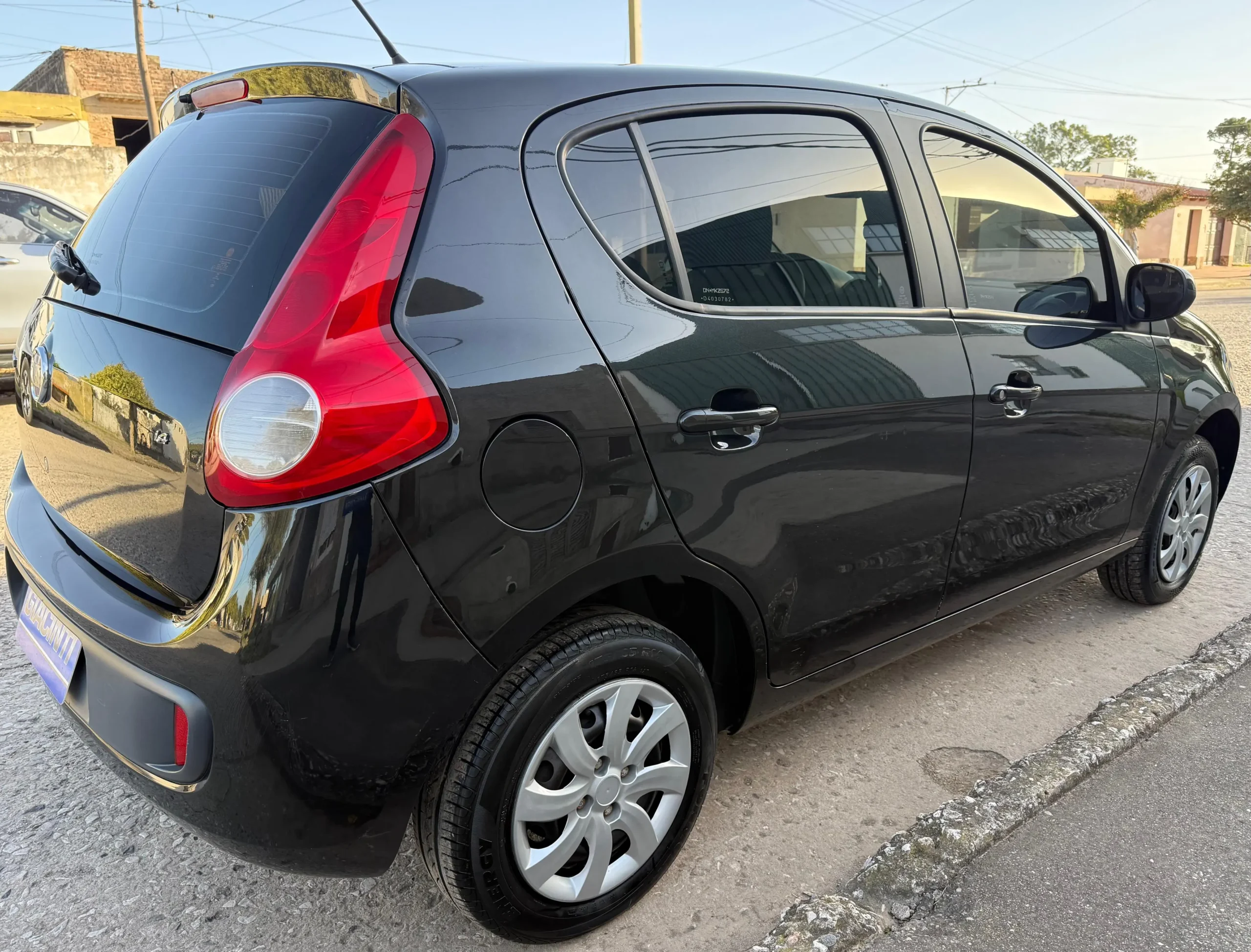 
								FIAT PALIO ATTRACTIVE 1.4 8V 2013 completo									
