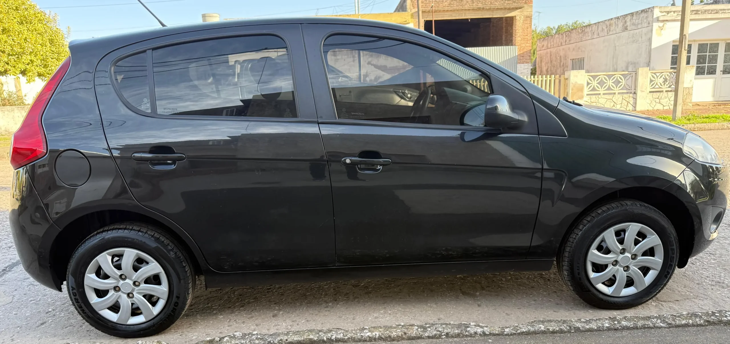 
								FIAT PALIO ATTRACTIVE 1.4 8V 2013 completo									