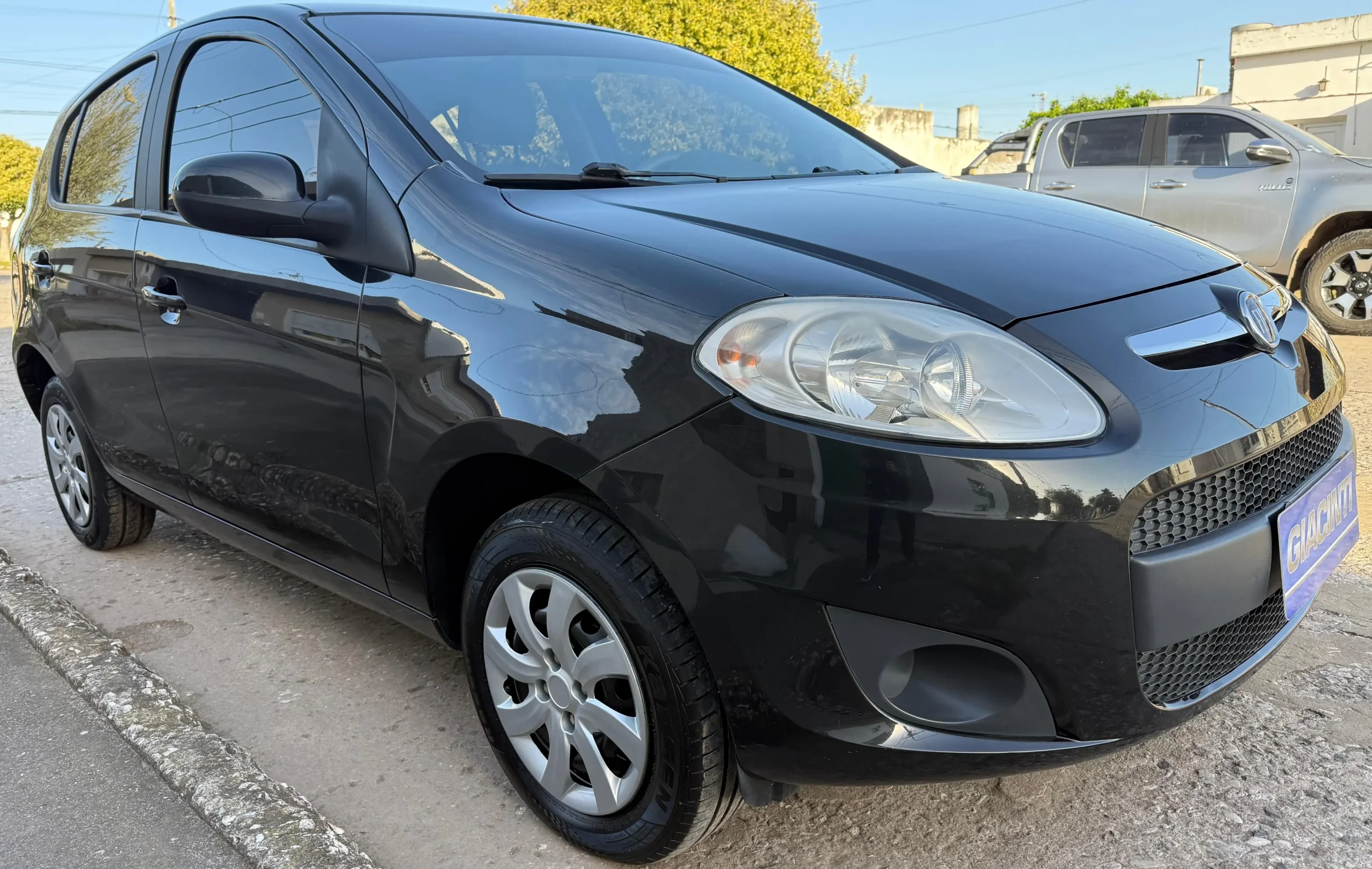 
								FIAT PALIO ATTRACTIVE 1.4 8V 2013 completo									