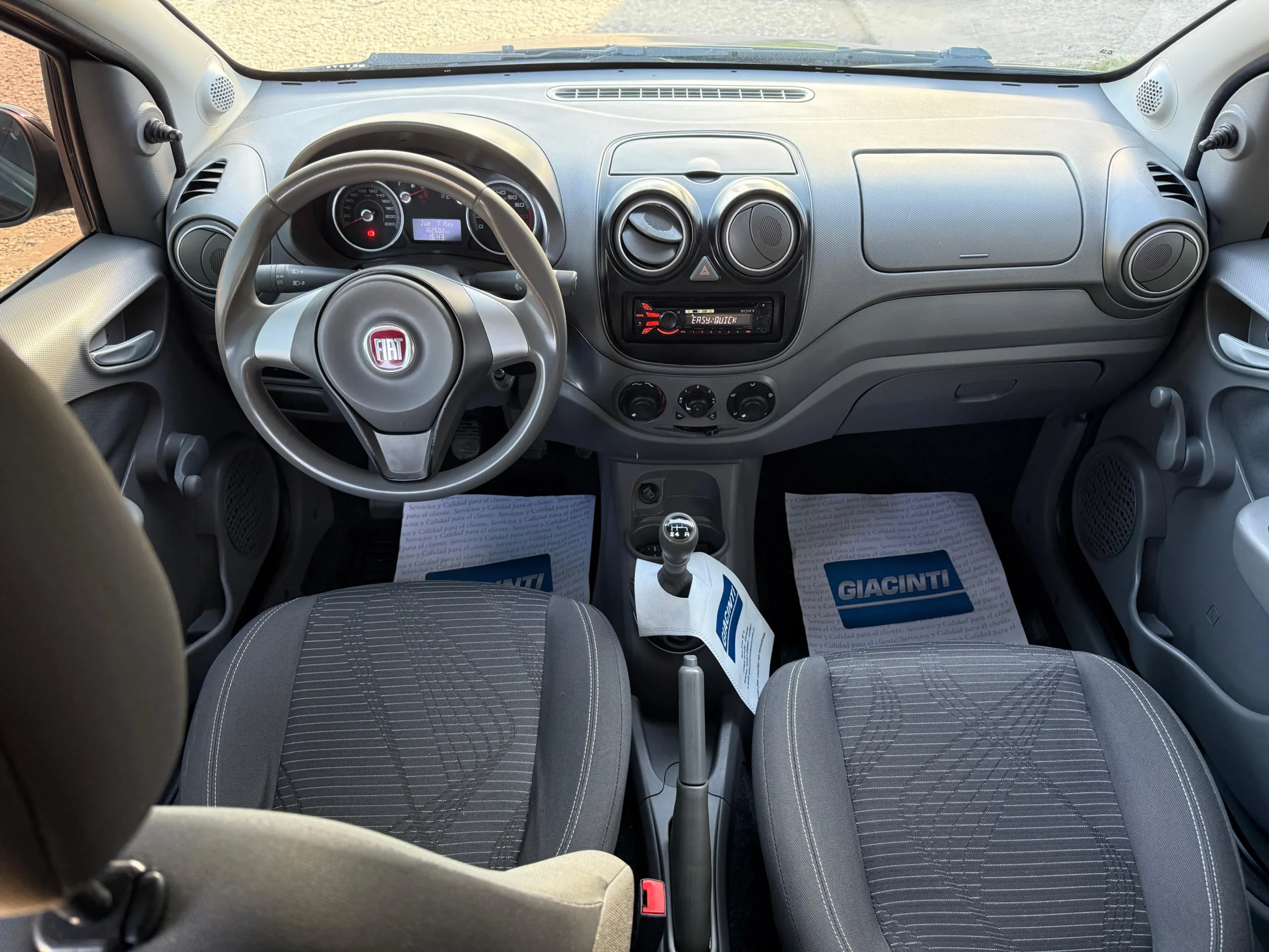 
								FIAT PALIO ATTRACTIVE 1.4 8V 2013 completo									