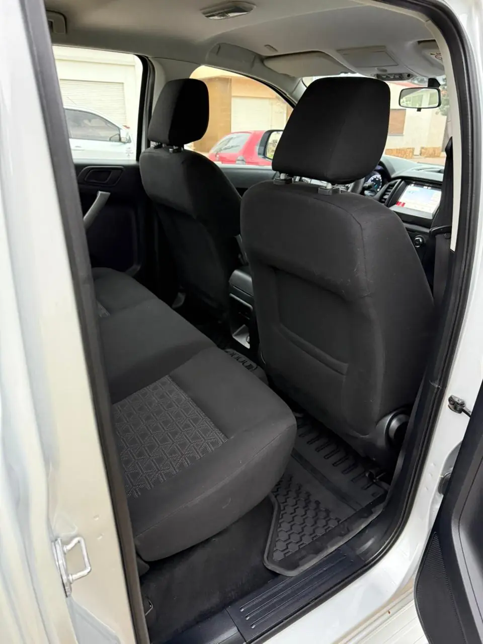 
								FORD RANGER CABINA DOBLE 2020 completo									