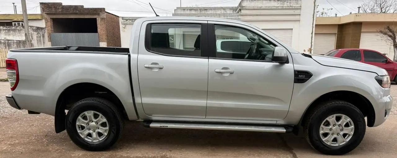 
								FORD RANGER CABINA DOBLE 2020 completo									