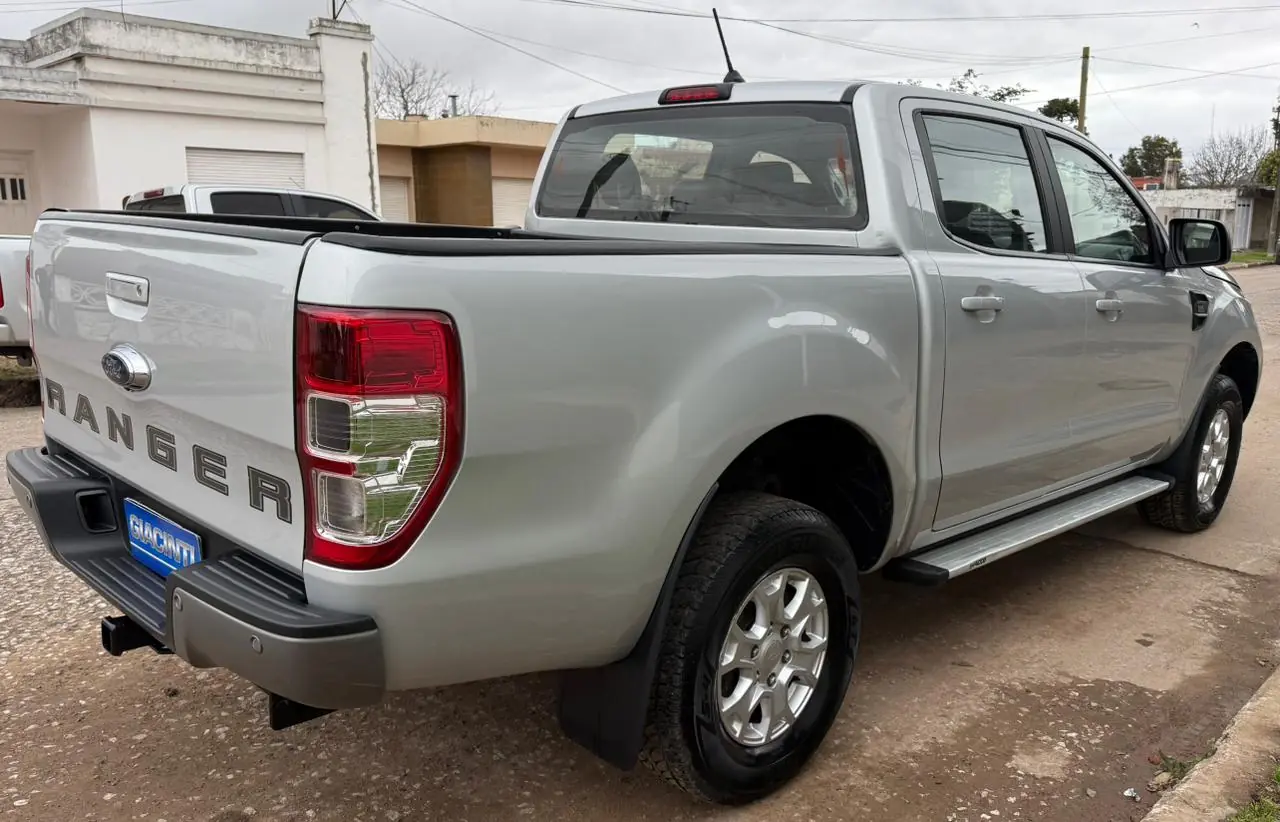 
								FORD RANGER CABINA DOBLE 2020 completo									