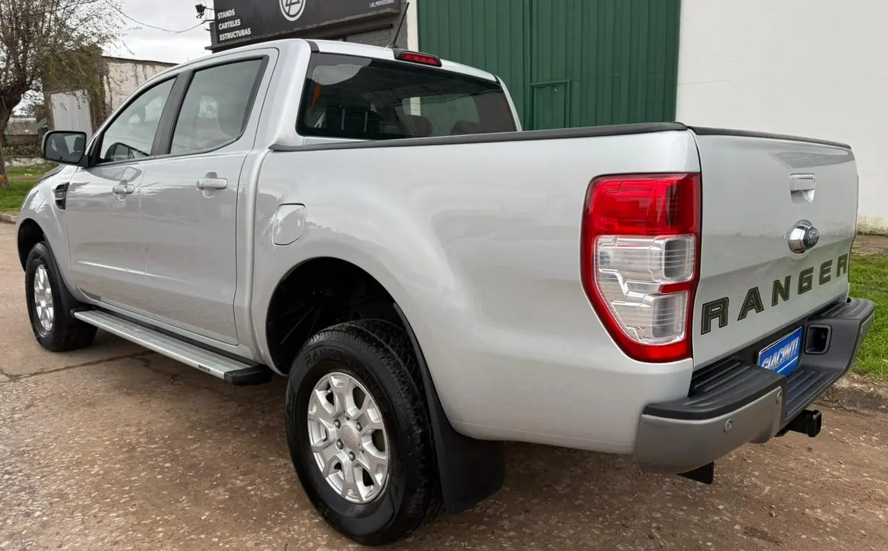 
								FORD RANGER CABINA DOBLE 2020 completo									