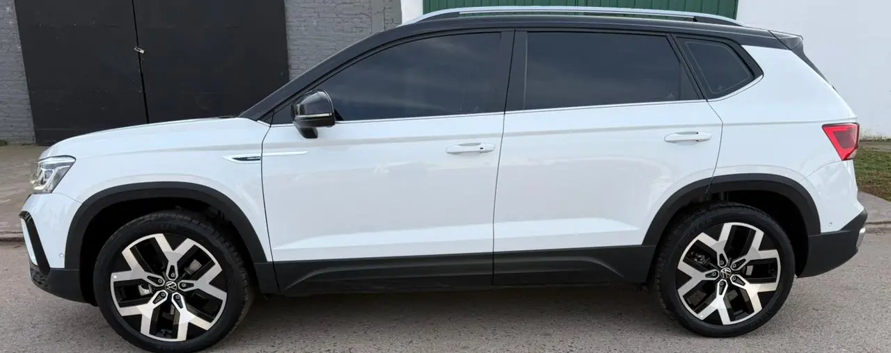 
								Volkswagen Taos Highline 2024 completo									