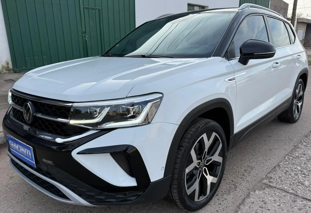 
								Volkswagen Taos Highline 2024 completo									