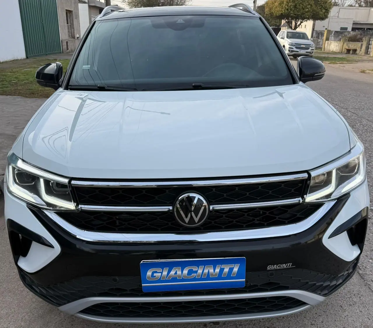 
								Volkswagen Taos Highline 2024 completo									