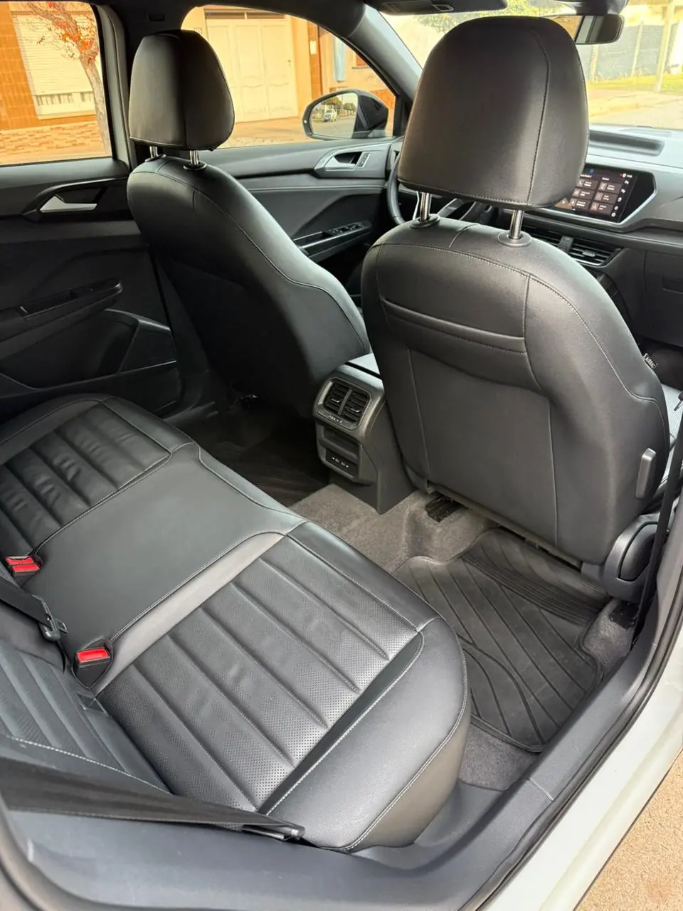 
								Volkswagen Taos Highline 2024 completo									