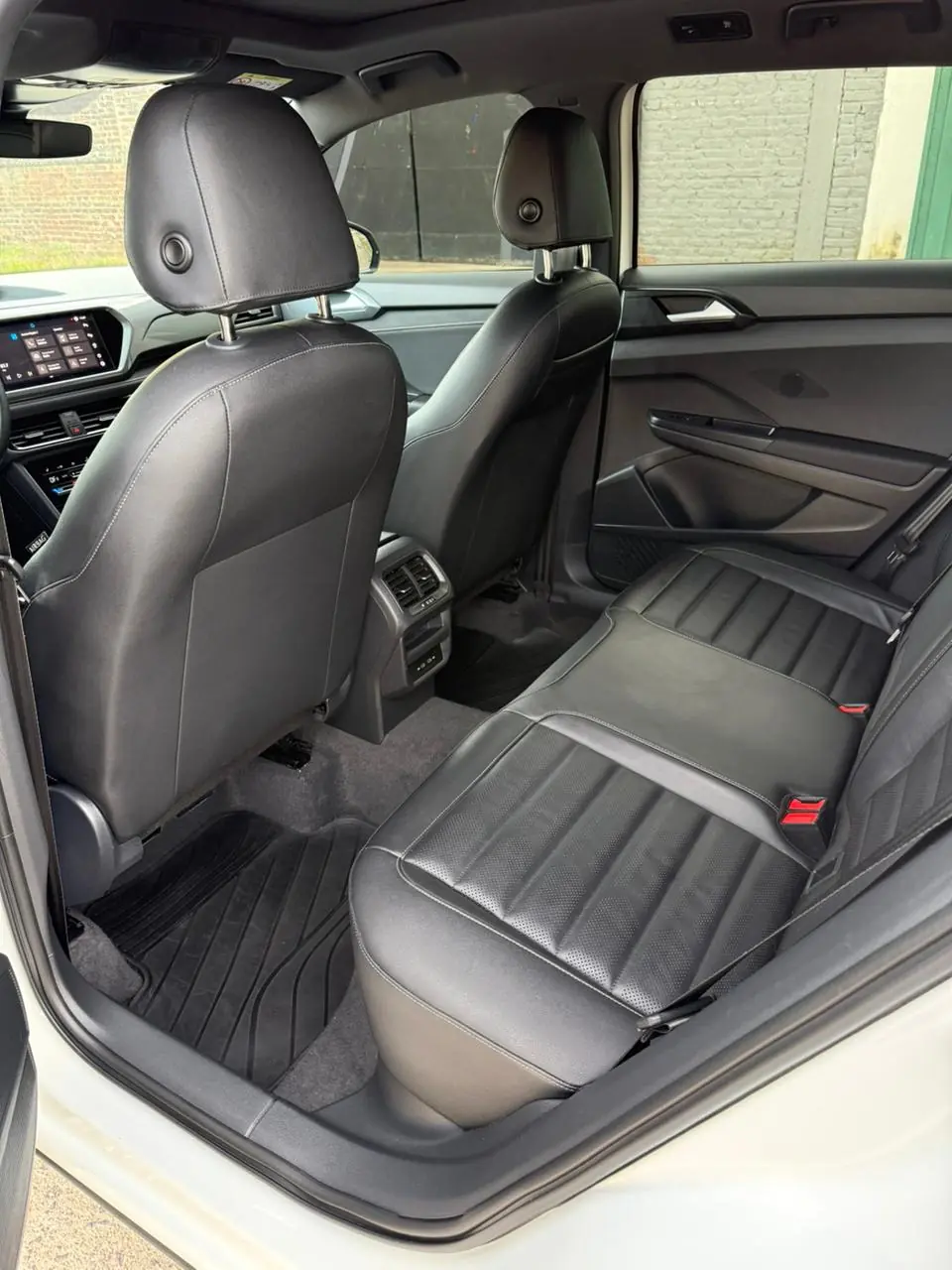 
								Volkswagen Taos Highline 2024 completo									