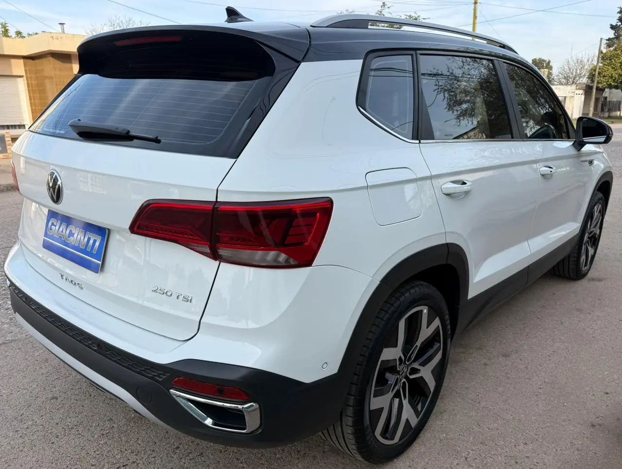 
								Volkswagen Taos Highline 2024 completo									
