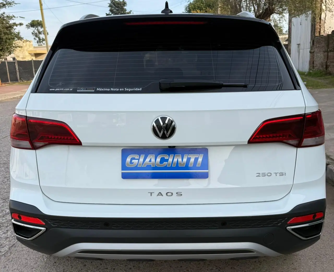 
								Volkswagen Taos Highline 2024 completo									