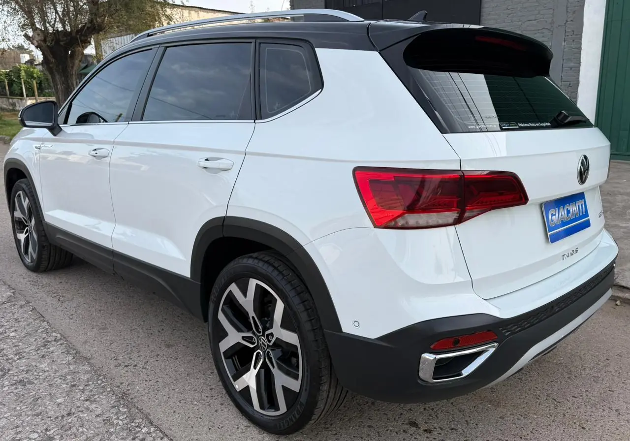 
								Volkswagen Taos Highline 2024 completo									