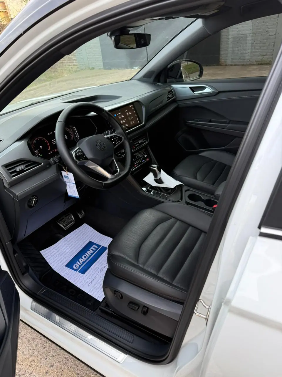 
								Volkswagen Taos Highline 2024 completo									