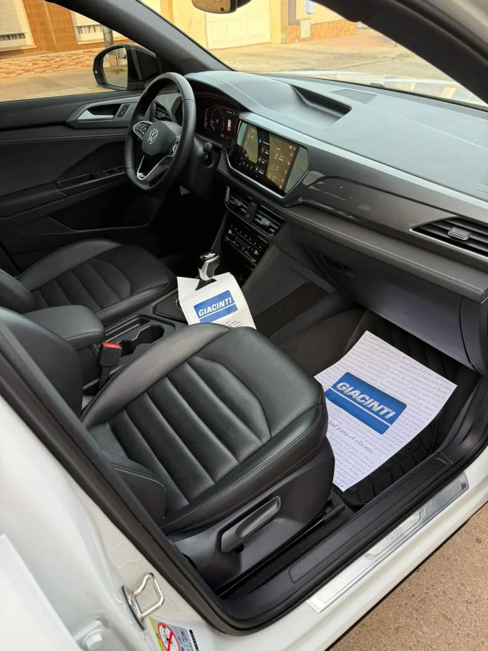 
								Volkswagen Taos Highline 2024 completo									