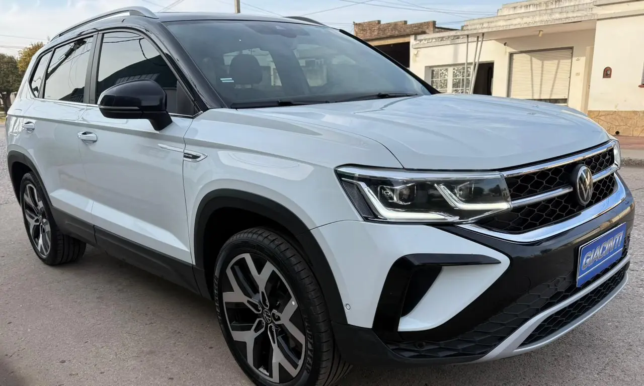 
								Volkswagen Taos Highline 2024 completo									