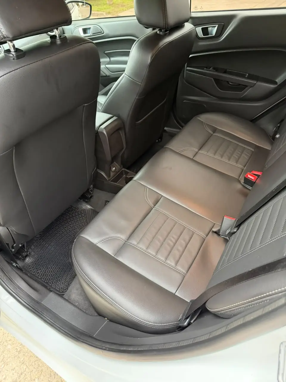 
								FORD FIESTA KINETIC TITANIUM 1.6L 2014 completo									