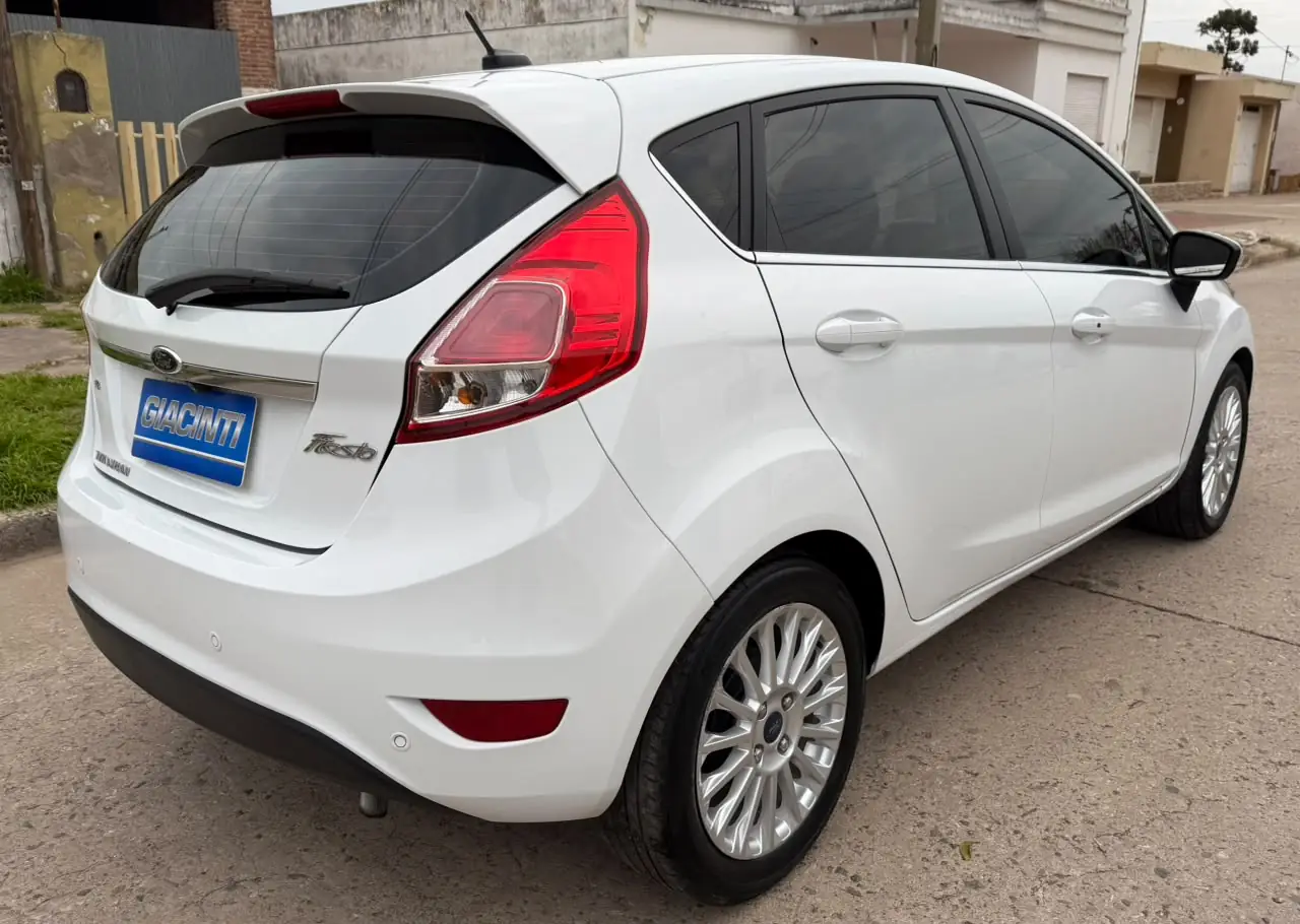 
								FORD FIESTA KINETIC TITANIUM 1.6L 2014 completo									