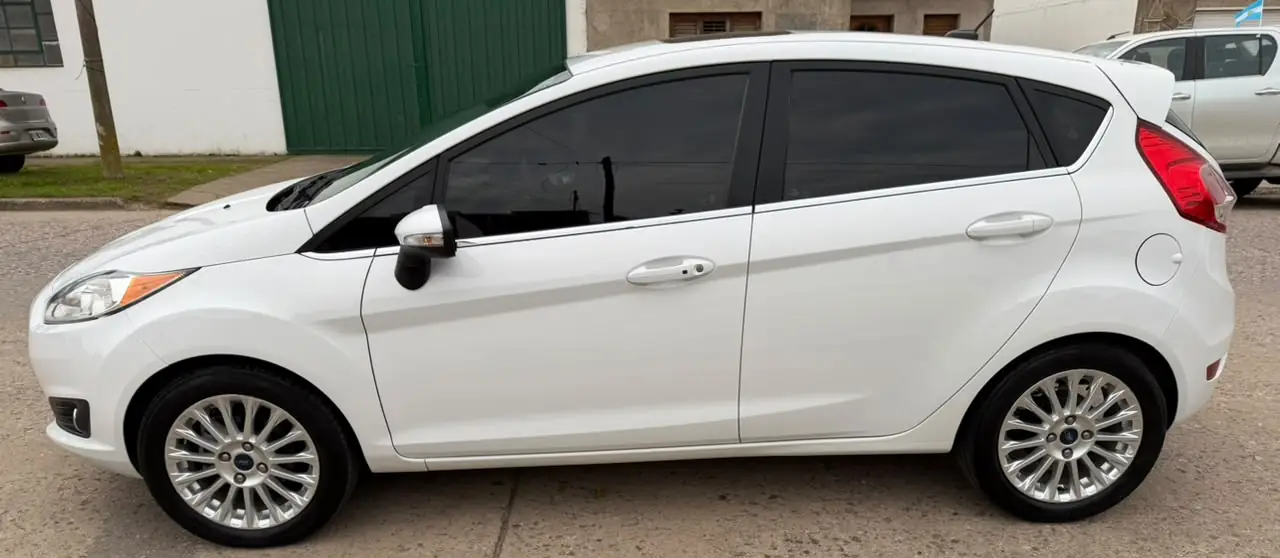 
								FORD FIESTA KINETIC TITANIUM 1.6L 2014 completo									