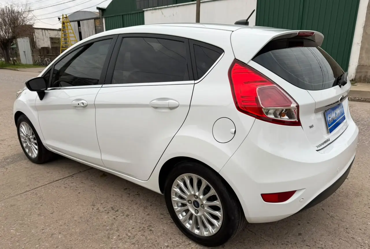 
								FORD FIESTA KINETIC TITANIUM 1.6L 2014 completo									