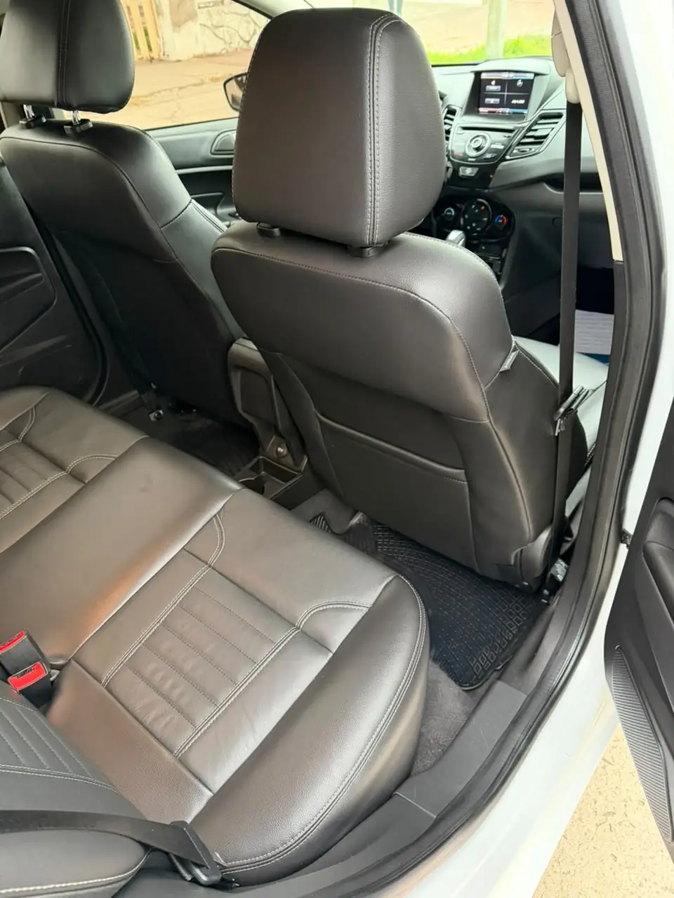 
								FORD FIESTA KINETIC TITANIUM 1.6L 2014 completo									