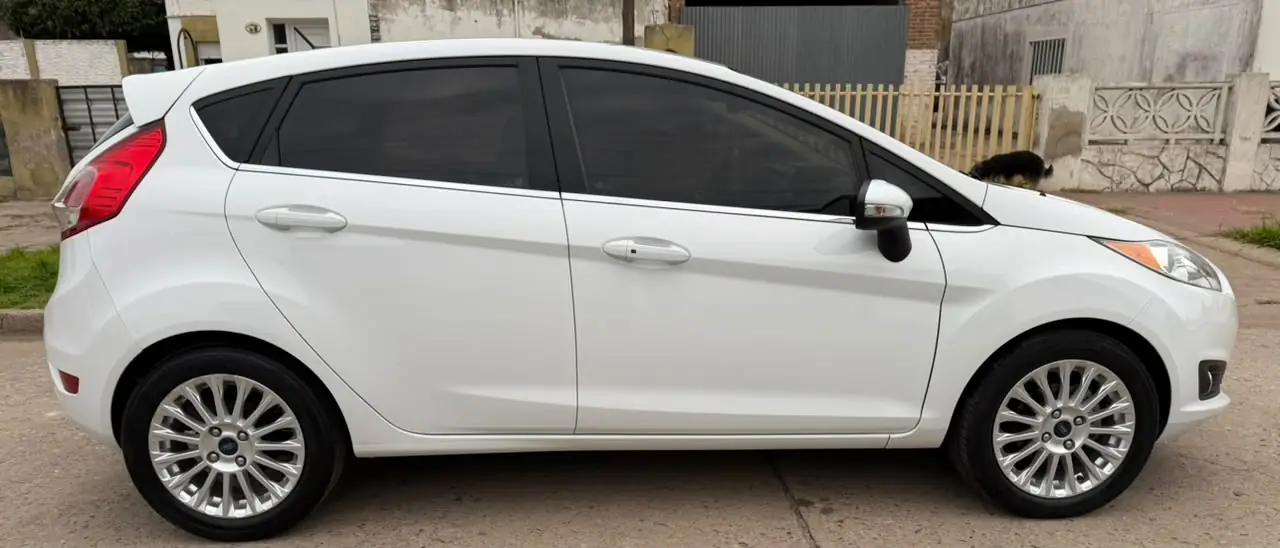 
								FORD FIESTA KINETIC TITANIUM 1.6L 2014 completo									
