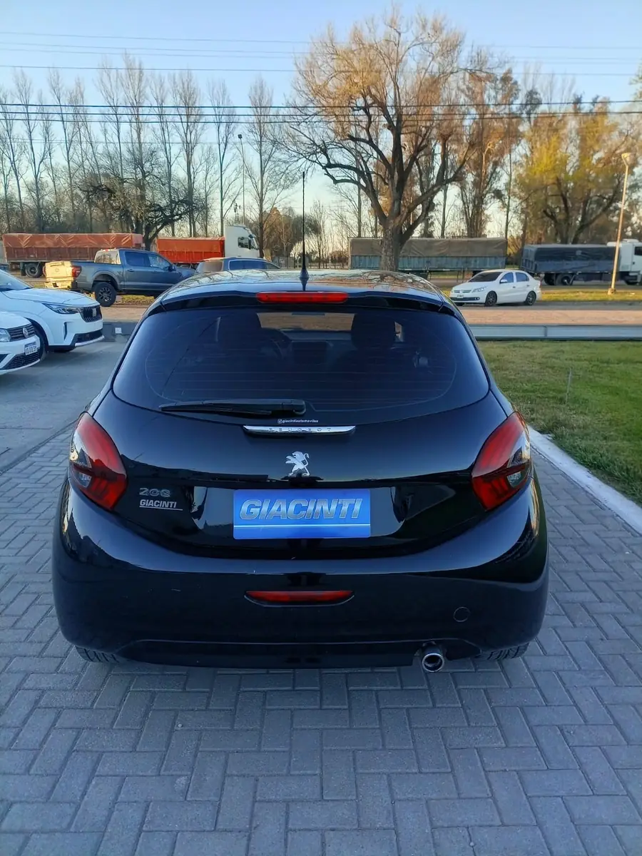 
								PEUGEOT 208 ACTIVE 1.6L 2018 completo									