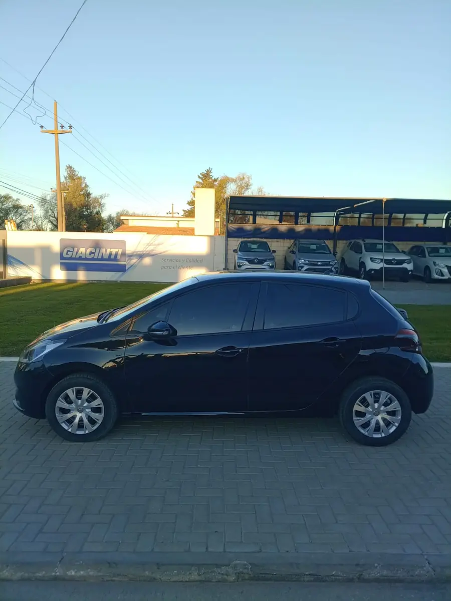 
								PEUGEOT 208 ACTIVE 1.6L 2018 completo									