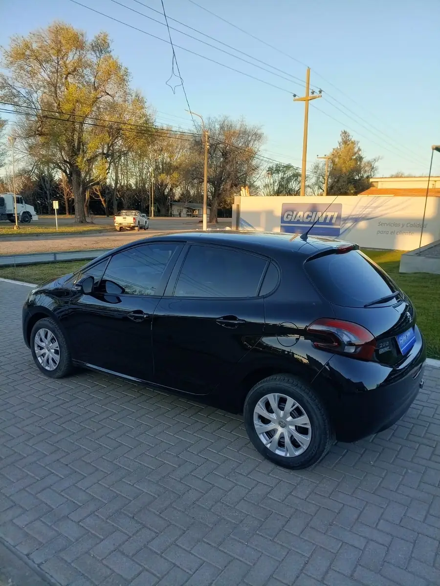
								PEUGEOT 208 ACTIVE 1.6L 2018 completo									