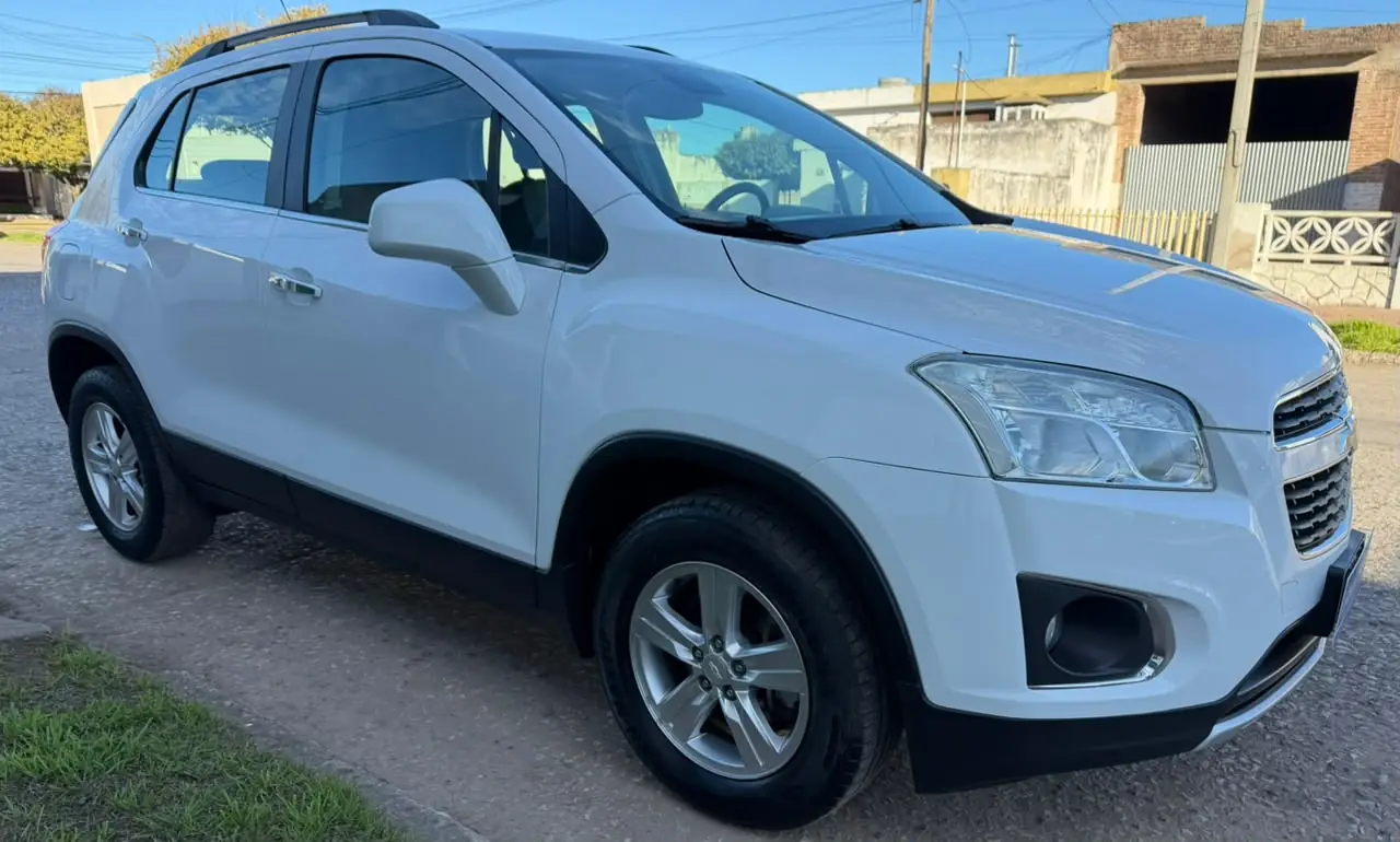 
								CHEVROLET TRACKER LTZ 1.8 2014 completo									