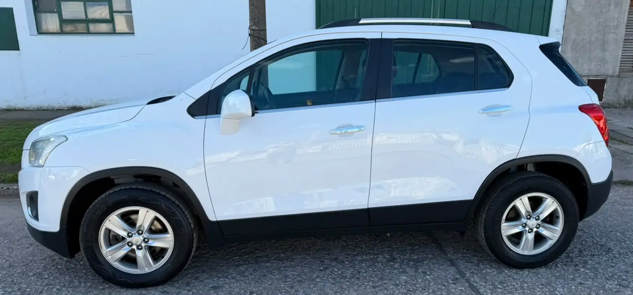 
								CHEVROLET TRACKER LTZ 1.8 2014 completo									