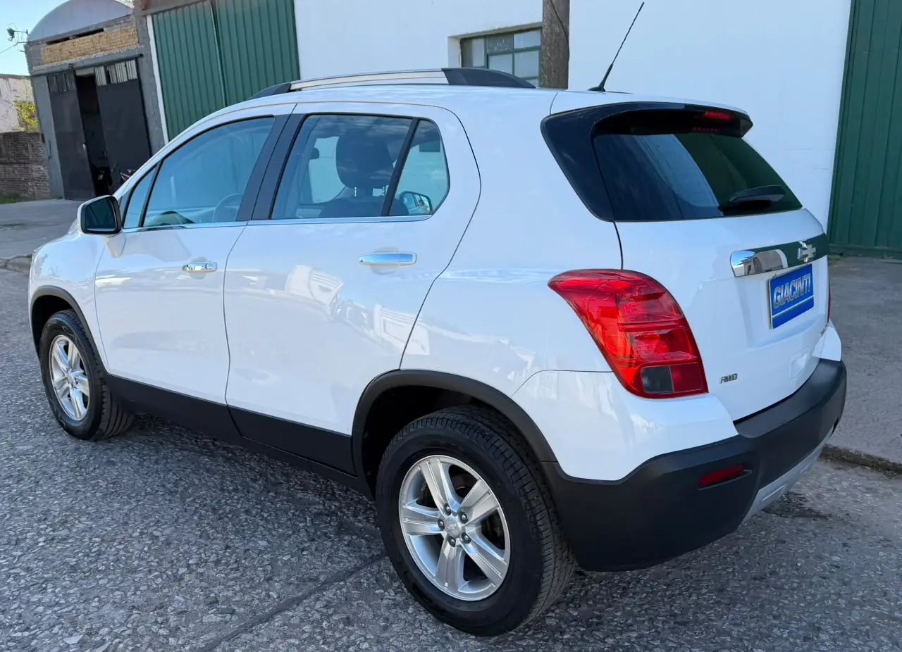 
								CHEVROLET TRACKER LTZ 1.8 2014 completo									