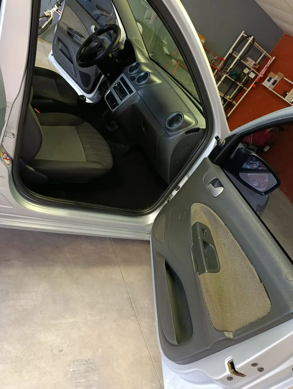
								VOLKSWAGEN VOYAGE CONFORTLINE 1.6L 2013 completo									