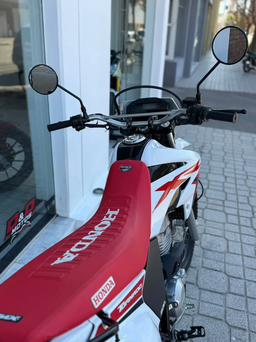 
								HONDA TORNADO XR250 2024 completo									