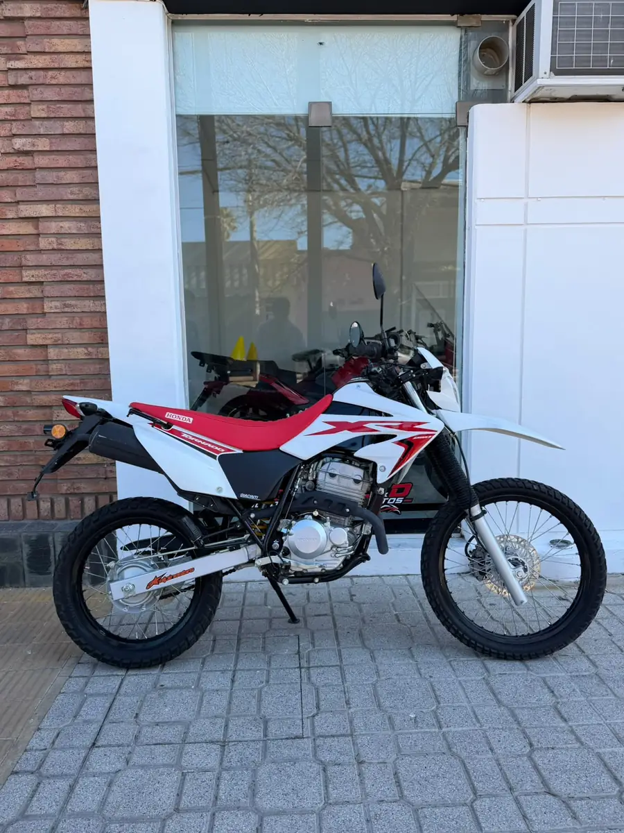 
								HONDA TORNADO XR250 2024 completo									