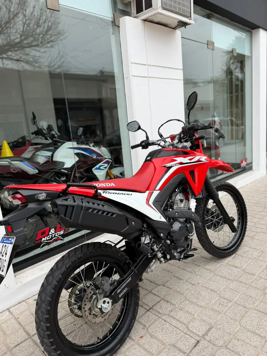 
								HONDA TORNADO XR300L 2025 completo									
