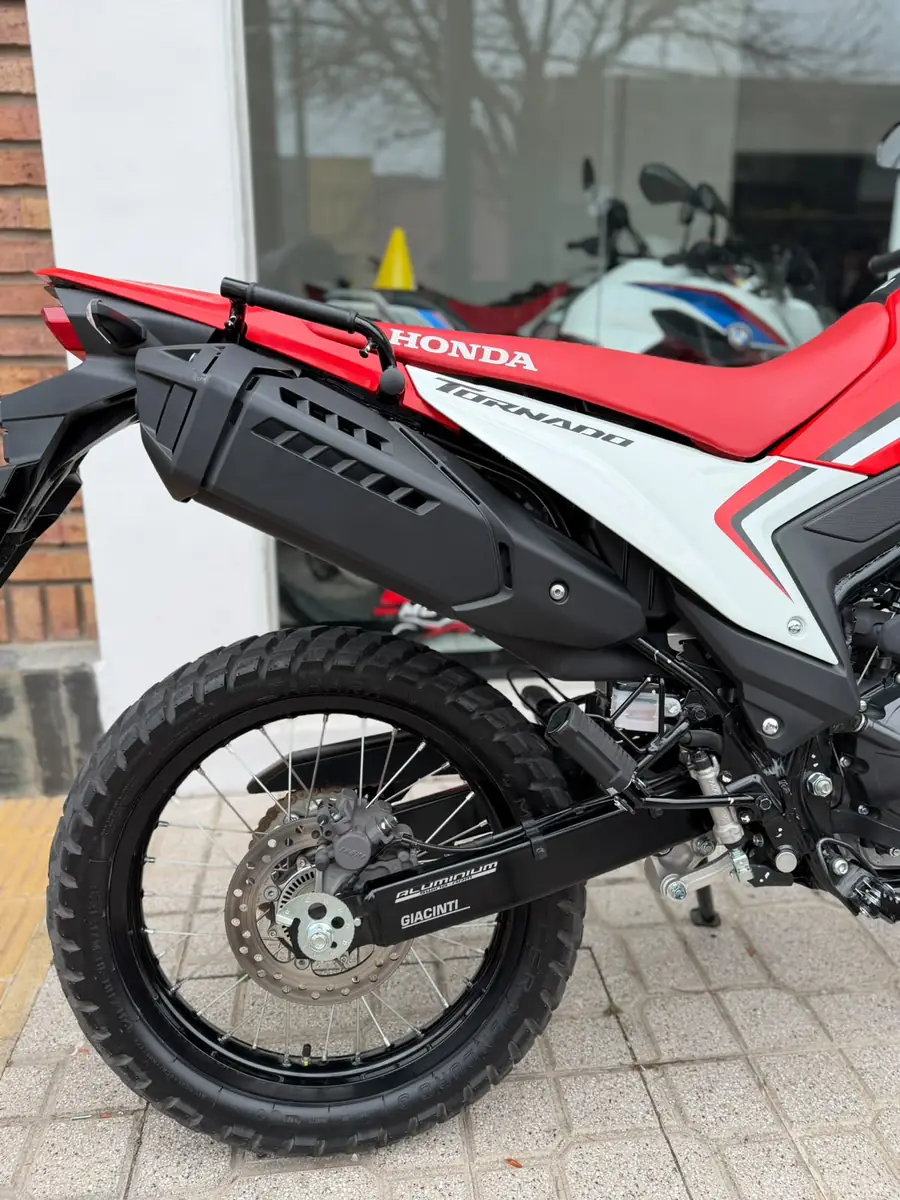 
								HONDA TORNADO XR300L 2025 completo									